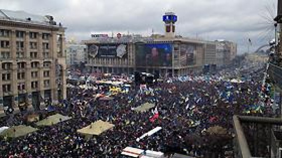 Forţele de ordine s-au retras din Piaţa Independenţei din Kiev