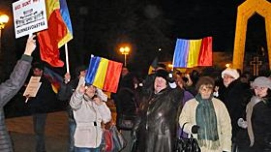 Protest al Mişcării Populare în faţa Prefecturii Galaţi