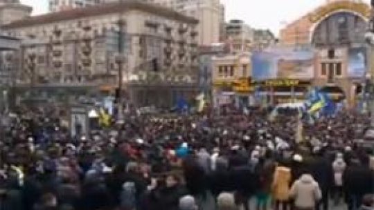 Opoziţia de la Kiev ameninţă cu o moţiune de cenzură