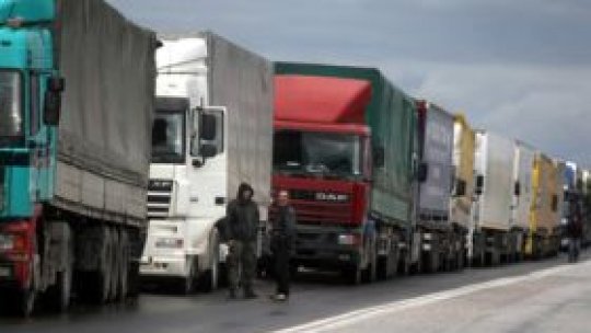 Autotrenuri blocate la graniţa cu R. Moldova, în vama Albiţa