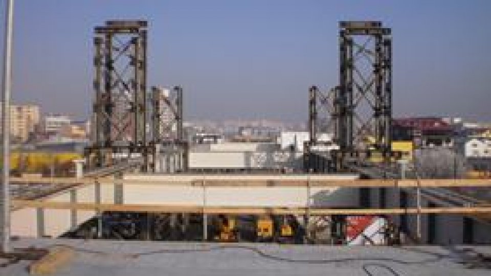 Primul pod al pasajului Văcăreşti, "în folosinţă în martie 2014"