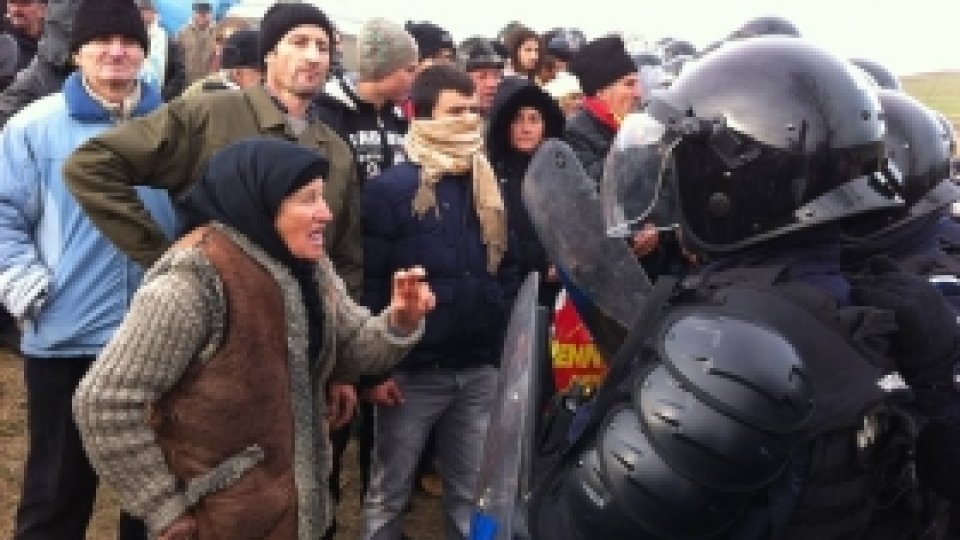 Protestatarii de la Pungeşti renunţă temporar la greva foamei