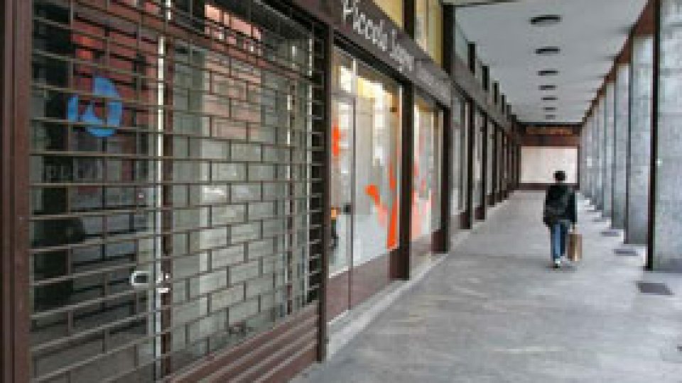 Autocolantele din vitrine, interzise la Braşov