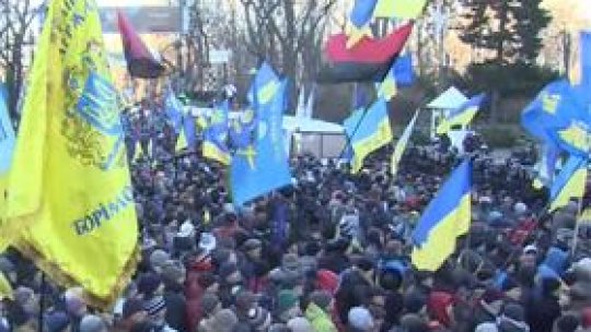 Ucraina anunţă că trimite delegaţii la Bruxelles şi Moscova