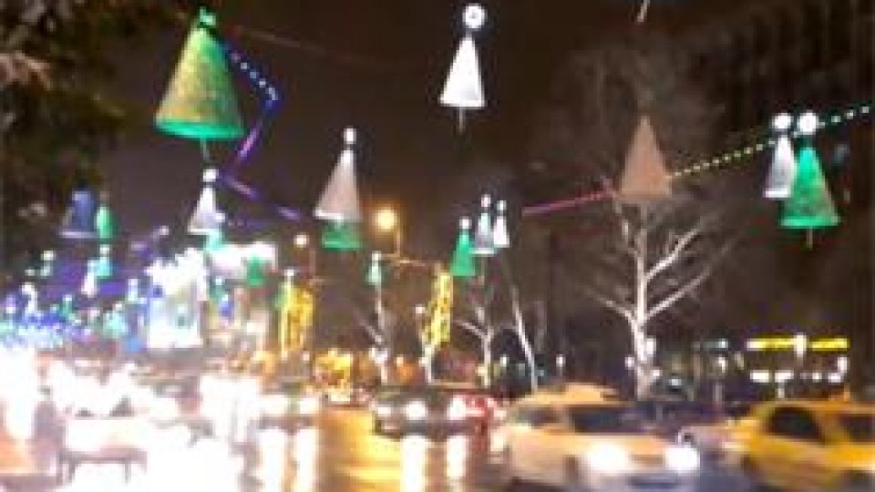 Au fost aprinse luminile de Crăciun, în Bucureşti