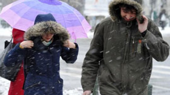 Cod galben de viscol şi ninsori în 26 de judeţe