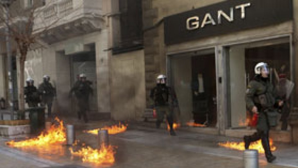 Grevă de 24 de ore şi proteste violente în Grecia