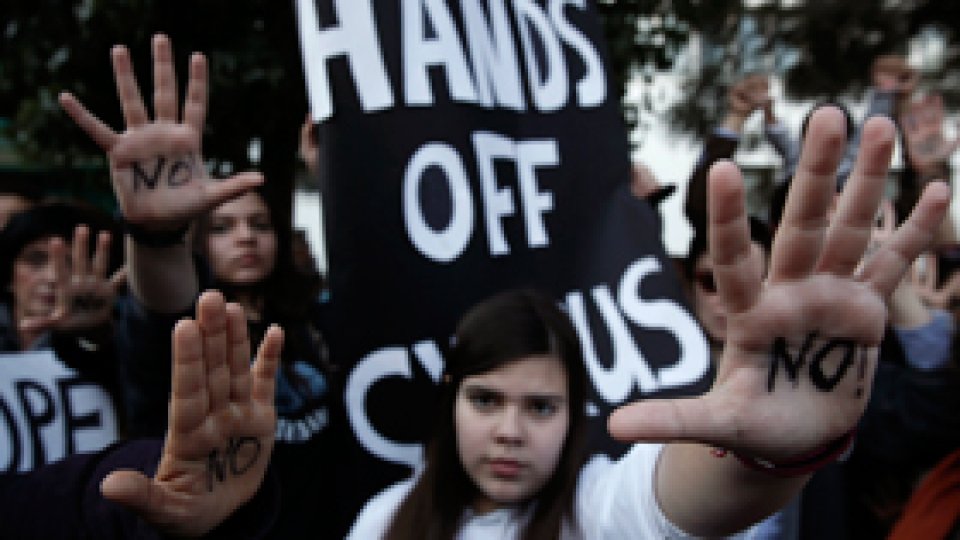 Negocieri în Cipru privind taxarea depozitelor bancare