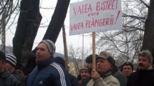 Angajaţii de la Oţelu Roşu continuă protestele
