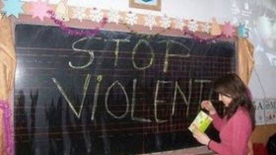 Violenţa de la televizor, "adusă în şcoli"