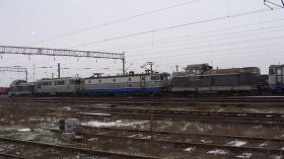 Unii angajaţi ai CFR Reparaţii Locomotive au oprit lucrul