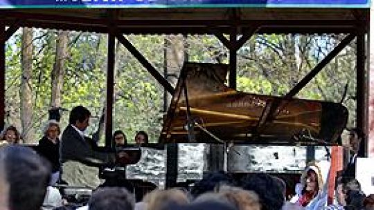 "The traveler piano" in Bucharest parks