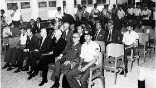 O treime dintre greci, "nostalgici după dictatura militară"