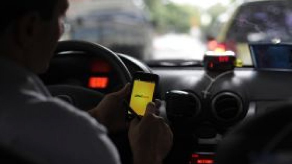 Folosirea vocii pentru a trimite mesaje la volan, periculoasă