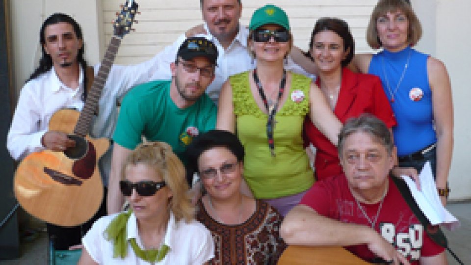 Liceenii bucureşteni participă la "Folk fără vârstă"