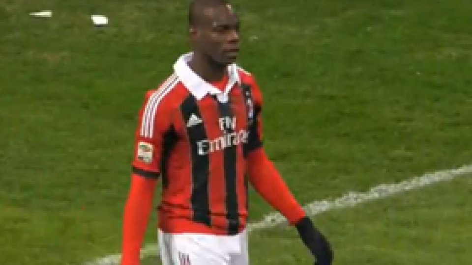 Fotbalistul Mario Balotelli, în conflict cu microbiştii italieni