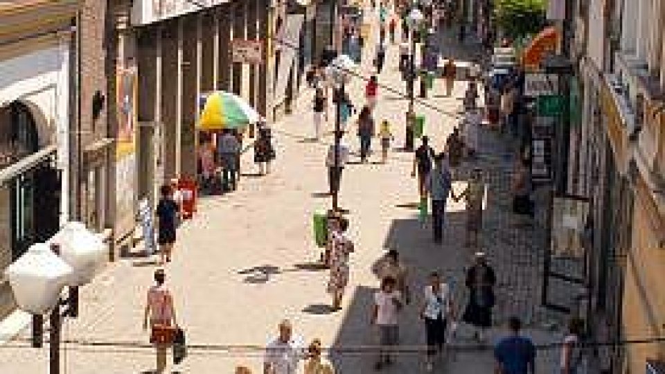 Muzica, farmecul teraselor, stârneşte conflict între generaţii