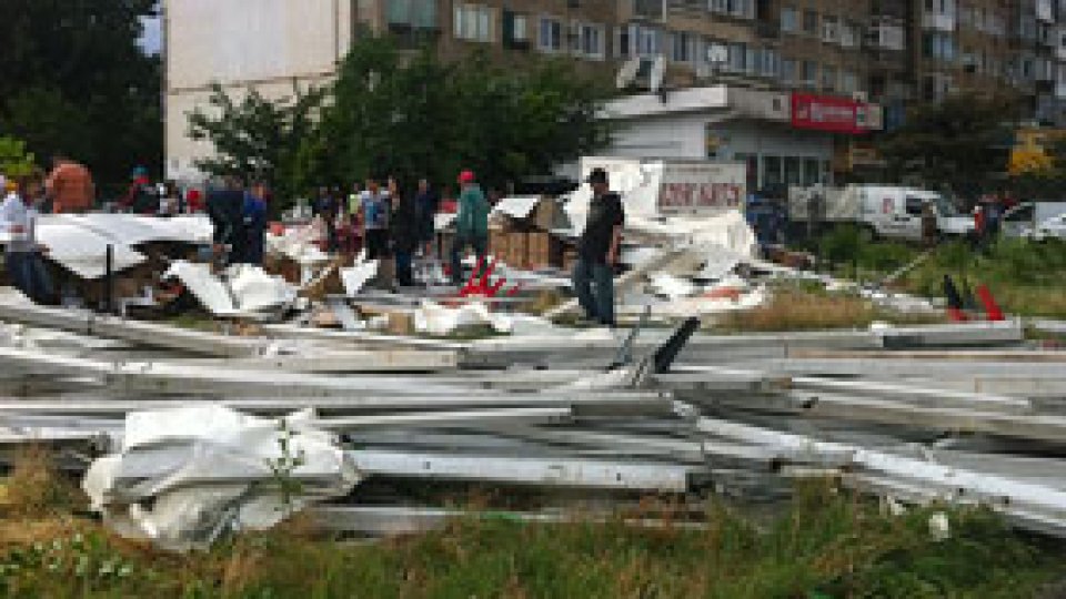Persoane rănite după furtuna din capitală(LIVE UPDATES)