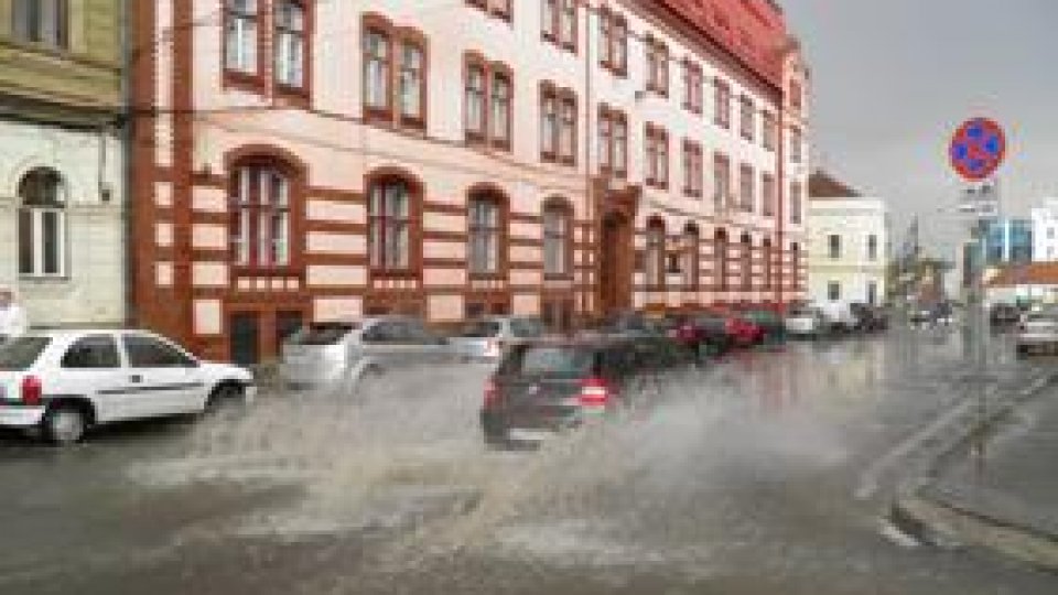 Instituţii publice din Sighişoara au fost inundate