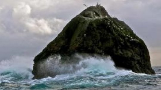 Două luni singur pe stânca din mijlocul Atlanticului