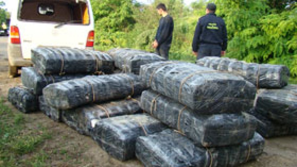 Contrabandist de ţigări, reţinut la frontieră cu focuri de armă
