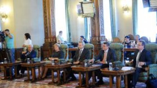 Raportul dintre instituţiile statului, "clarificat" la Bucureşti