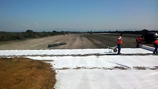 Lucrări la pista aeroportului din Braşov