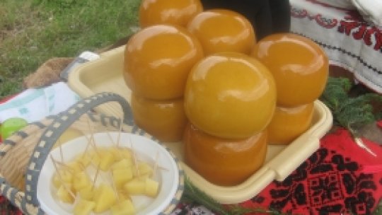 Tradiţii străvechi, redescoperite la Festivalul Caşcavalului