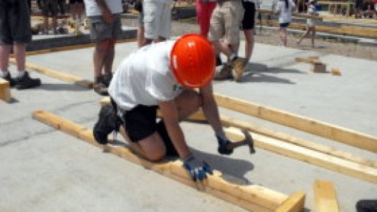 10 case, 5 zile, 250 de voluntari