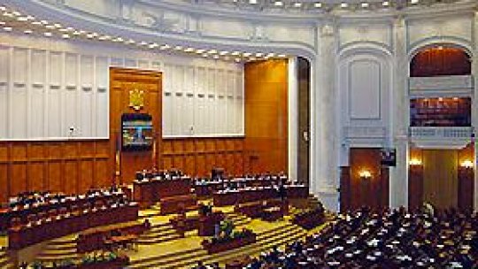 Statutul parlamentarilor "dezbătut pentru a cincea oară" în plen