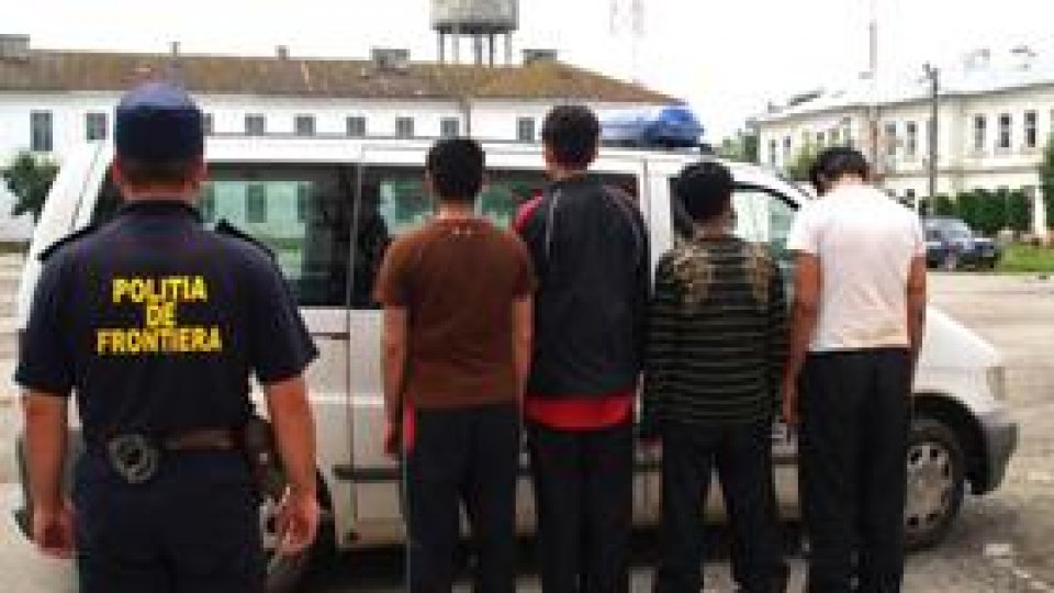 Au trecut graniţa ... înot