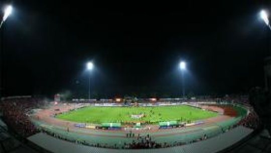 Un suporter a murit după ce a căzut din tren