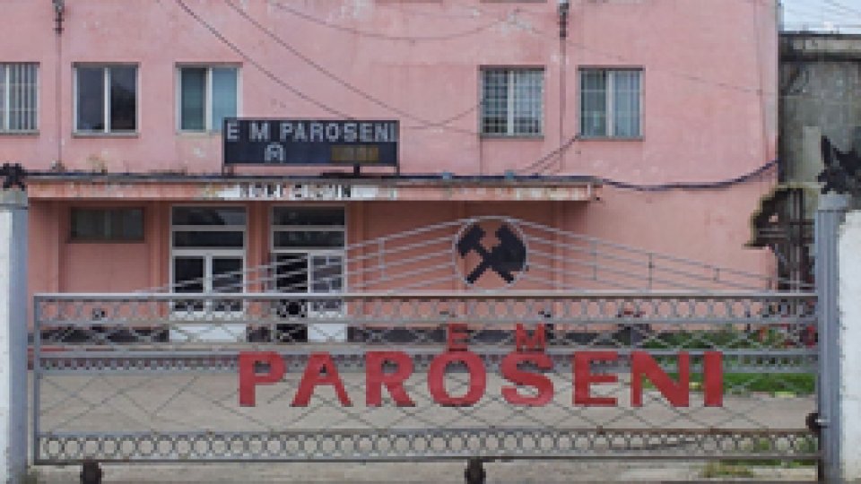 Minerii blocaţi în subteran, "intră în greva foamei"