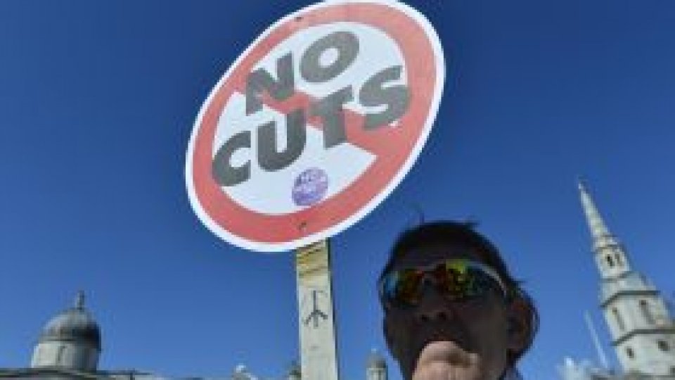 Reducerea salariilor şi pensiilor din Grecia, "de până la 30%"