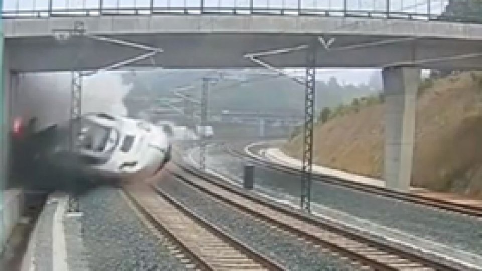 Conductorul trenului deraiat în Galicia, "arestat preventiv"