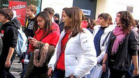 Numărul studenţilor români beneficiari ai burselor Erasmus scade