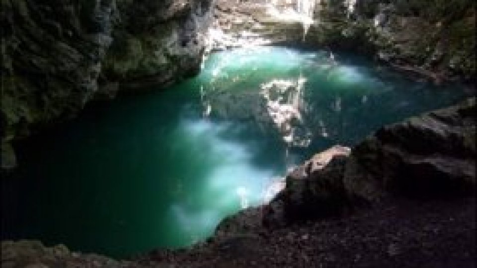 Peşterile vâlcene, cunoscute doar munţilor