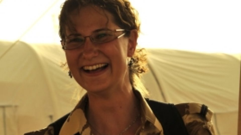 Militarii români ajută oamenii din Afganistan