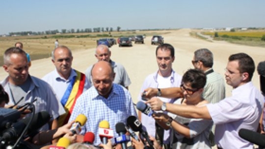 Traian Băsescu a vizitat şantierul autostrăzii Arad - Nădlac