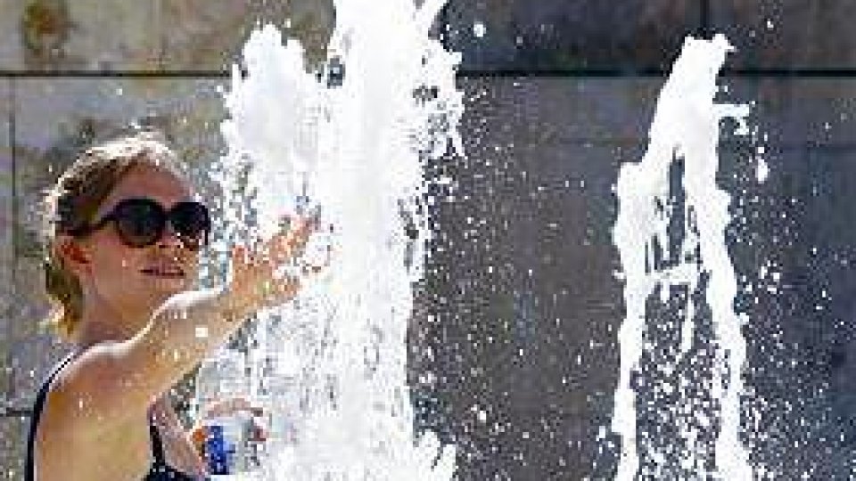 Canicula şi disconfortul termic se menţin şi vineri