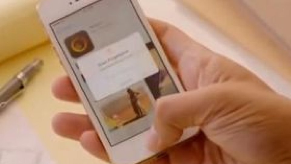 Apple a lansat noile modele iPhone 5S şi iPhone 5C