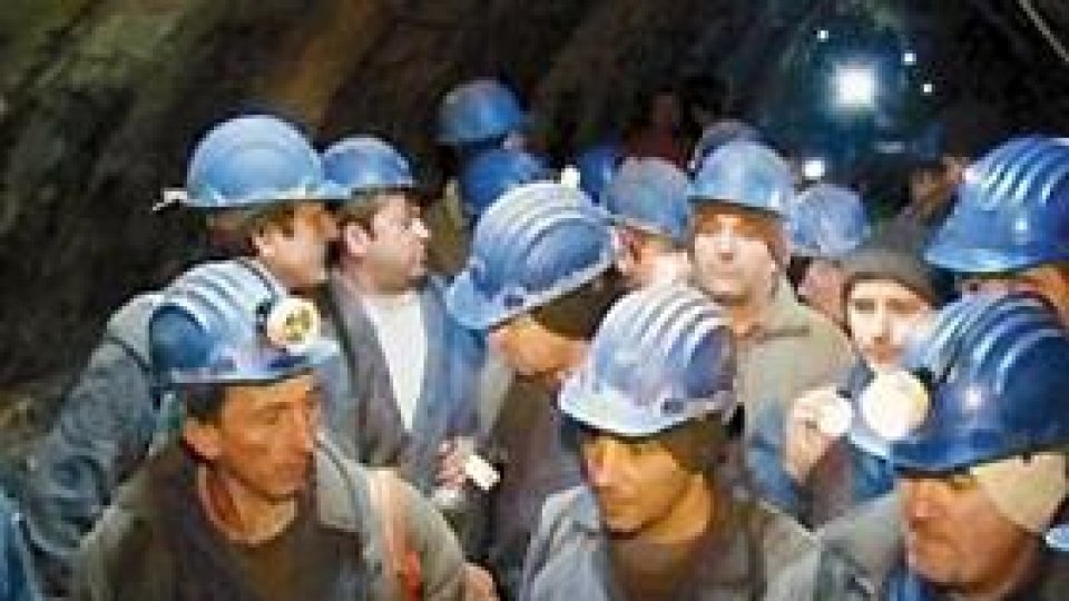 33 de mineri protestează în subteran la Roşia Montană