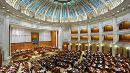 Parlamentul României îşi reia activitatea