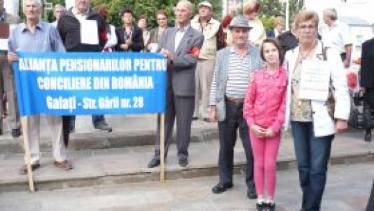 Pensionari gălăţeni ameninţă cu greva foamei