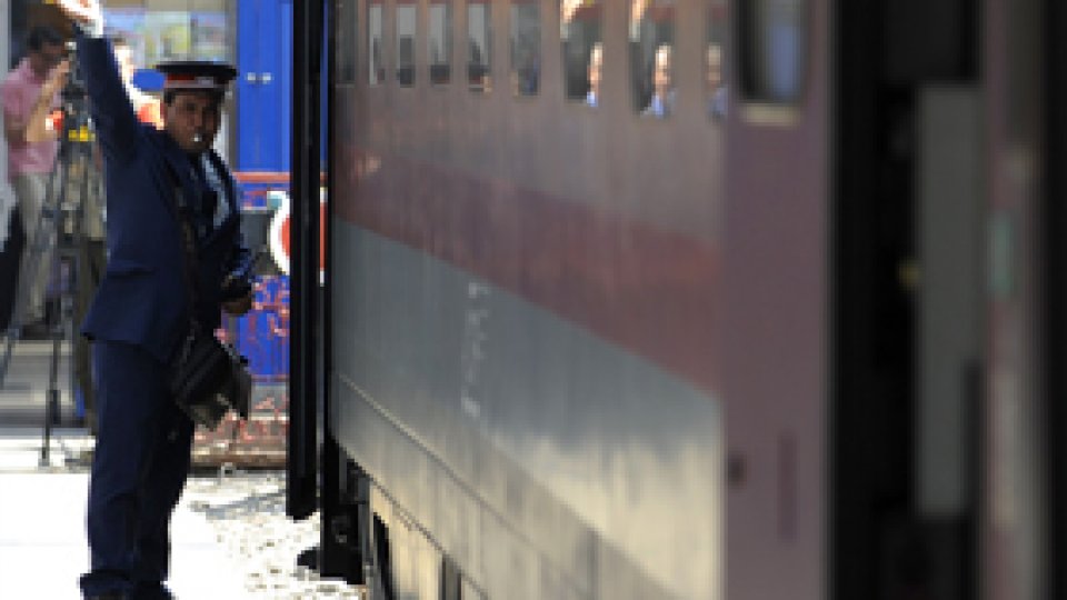 Tren înzăpezit în Argeş