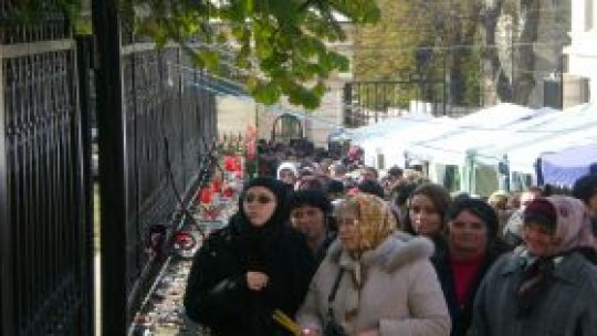 La Iași continuă pelerinajul la moaștele Sfintei Parascheva
