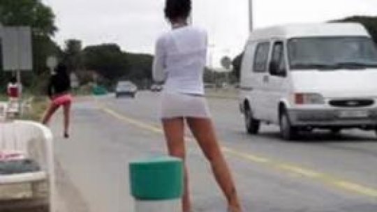 Numărul românilor victime ale traficului de persoane "a scăzut"