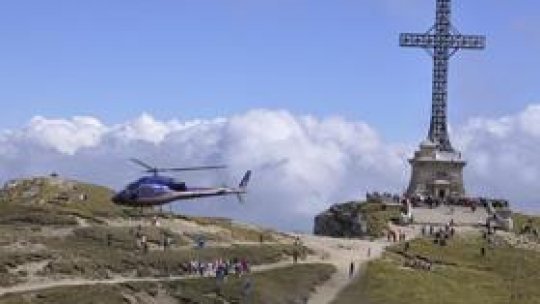 Turistul lovit de bolovan în Bucegi, transportat la spital