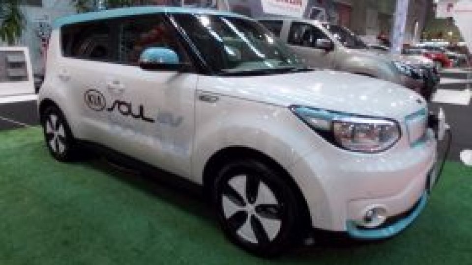 Numeroase mărci participă la Salonul Auto Bucureşti