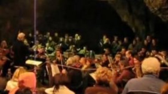 Concert în Peştera Româneşti din judeţul Timiş
